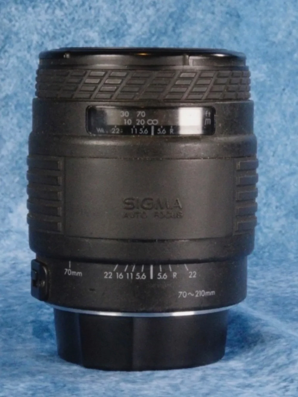 Sigma UC Zoom Multi-Coated 70-210mm f/1:4-5.6 - Canon Mount - Read